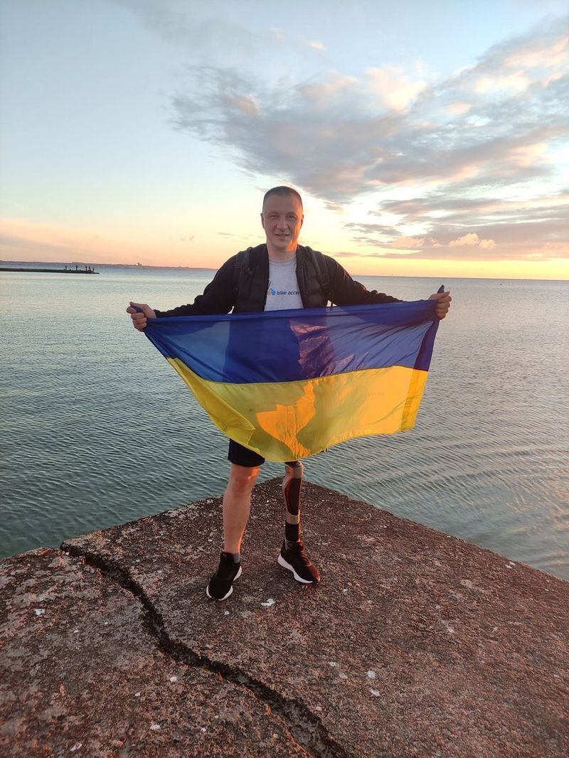 Ветеран на протезі вирішив пройти від моря до Карпат і зібрав 3 млн грн 1
