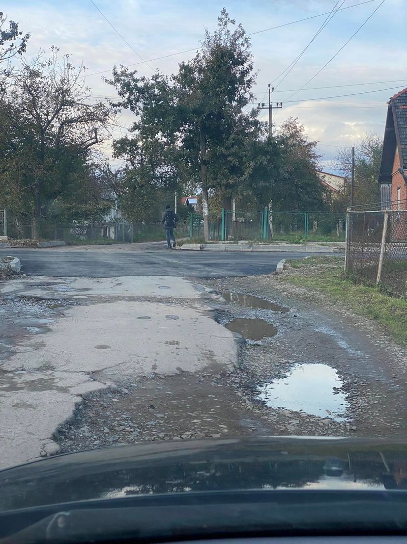 Мешканці припрутської зони у Коломиї закликають не забути про них, ремонтуючи вул. Старицького 1