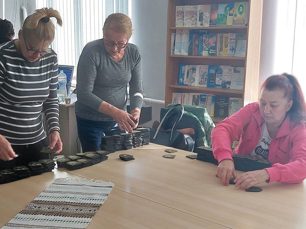 Гарно і практично: у Печеніжині вчились виготовляти шеврони для ЗСУ 1