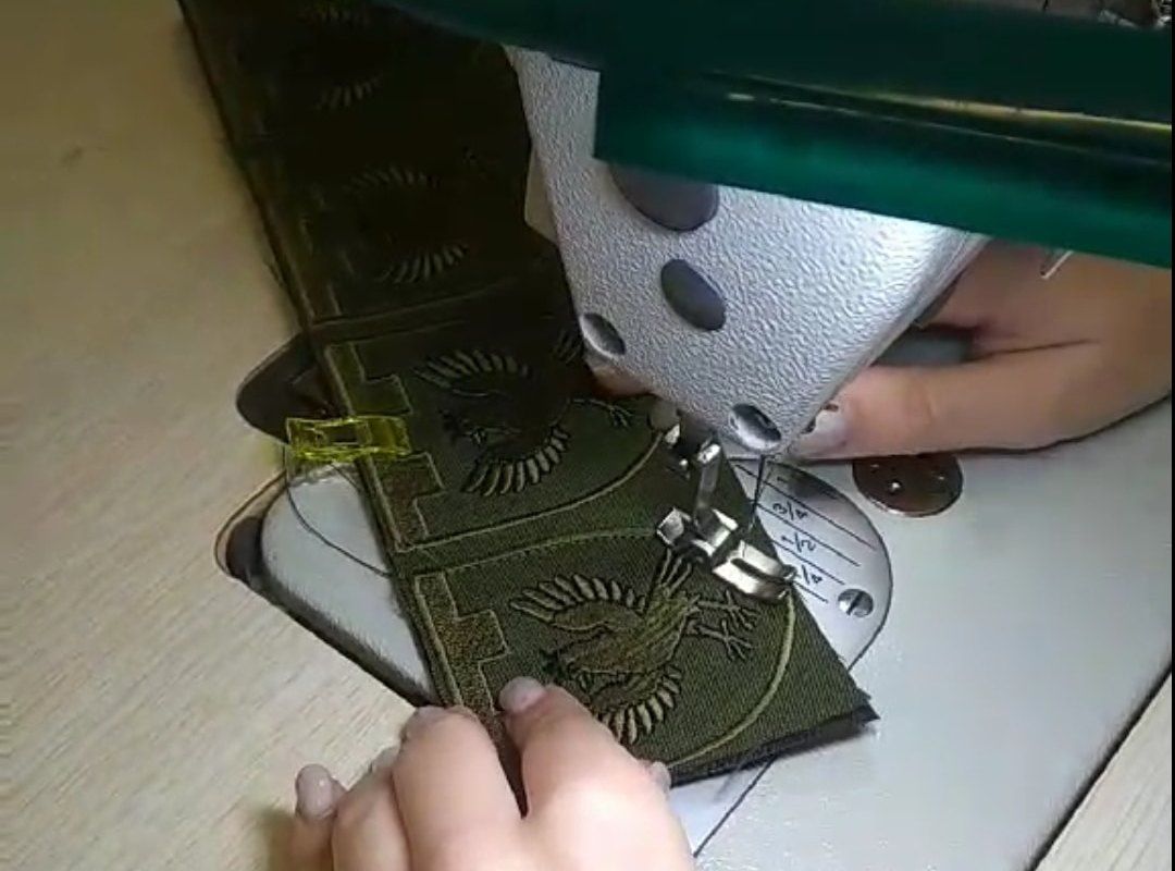 Гарно і практично: у Печеніжині вчились виготовляти шеврони для ЗСУ 2