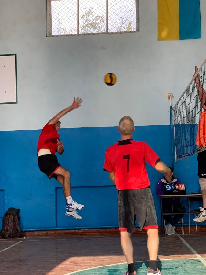 Змагання з волейболу серед вчителів пройшли на Коломийщині 11