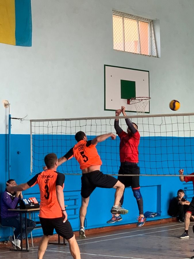 Змагання з волейболу серед вчителів пройшли на Коломийщині 12