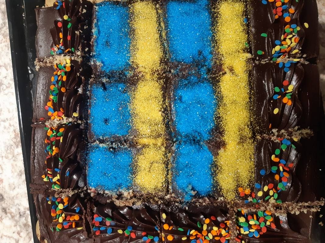 Українська сім'я в США напекла синьо-жовте печиво заради перемоги України 2