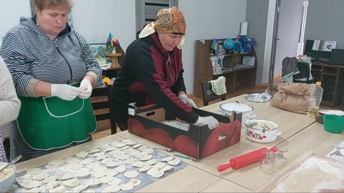 У Печеніжині ґаздині приготували 900 вареників для поранених захисників 3