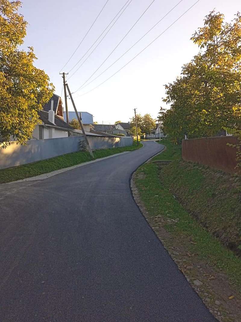 У Малому Гвіздці відремонтували центральну дорогу 2