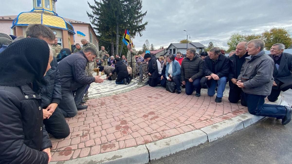 Городенківщина зустріла загиблого військового Василя Сенюка 3