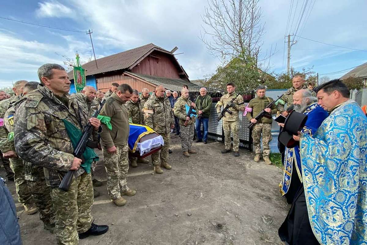 Городенківщина провела в останню путь полеглого Героя Дмитра Дяківа 12
