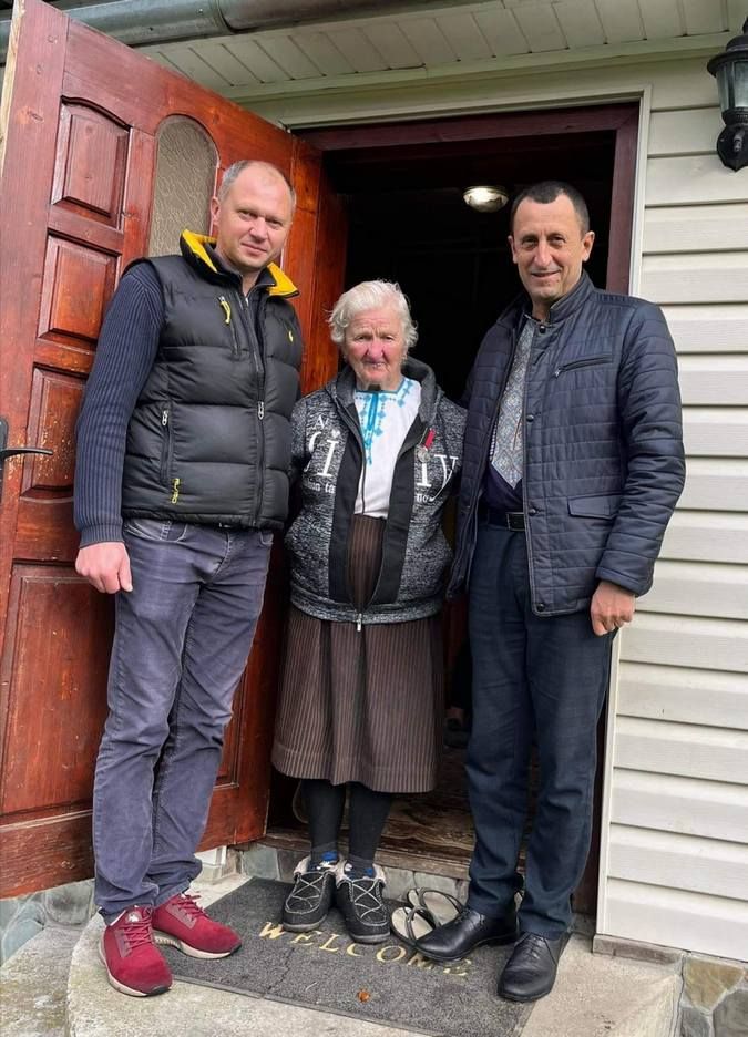 Зв'язкову Єфросинію Малиновську нагородили медаллю "80 років Української Повстанської Армії" 1