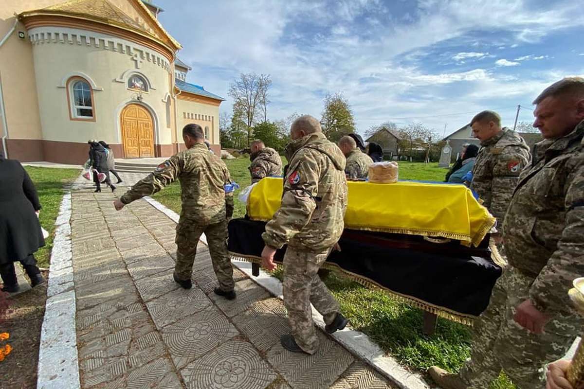 Городенківщина провела в останню путь полеглого Героя Дмитра Дяківа 17