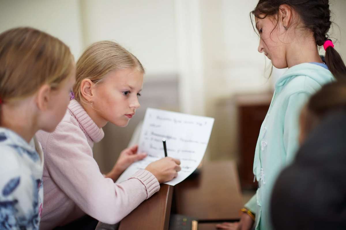 Школярі з Дніпра приміряли на себе роботу в коломийській ратуші 9