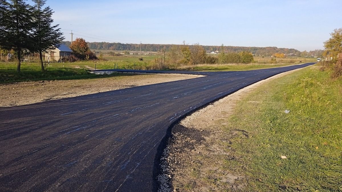 У Старому Гвіздці вистелили майже 1 км свіжого асфальту 1