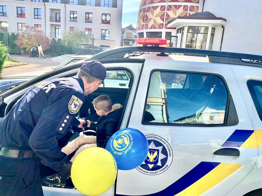 Несподіваний сюрприз від поліцейських для 6-річного коломиянина 2