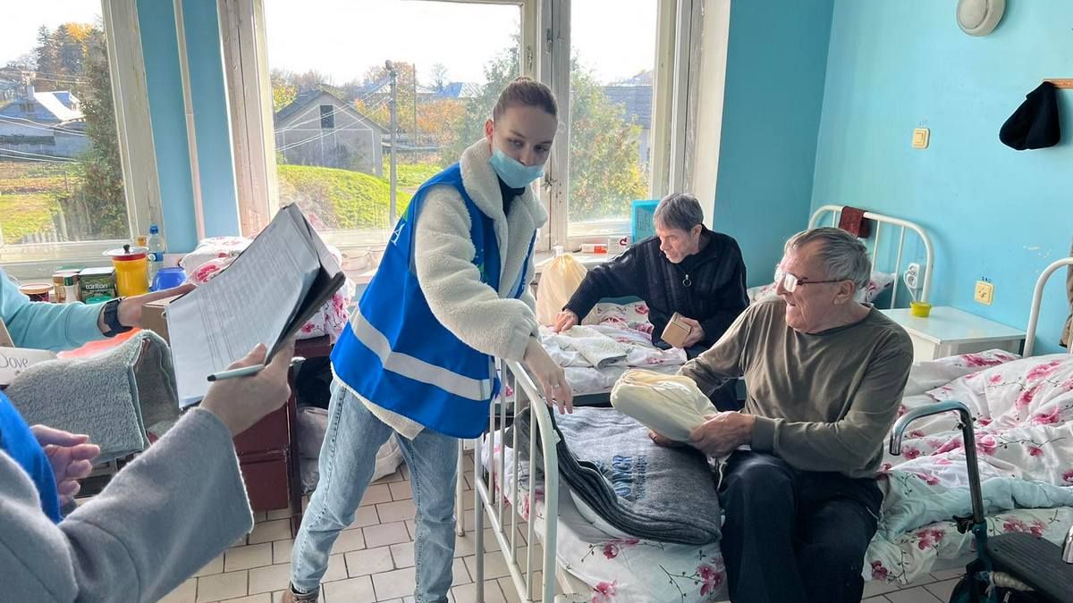 Переселенці Заболотівської громади отримали гуманітарну допомогу 12