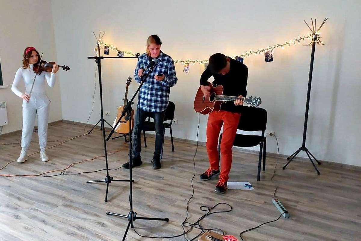 "Музика. Нотні плями" | як у Коломиї проходив вечір акустики? 2