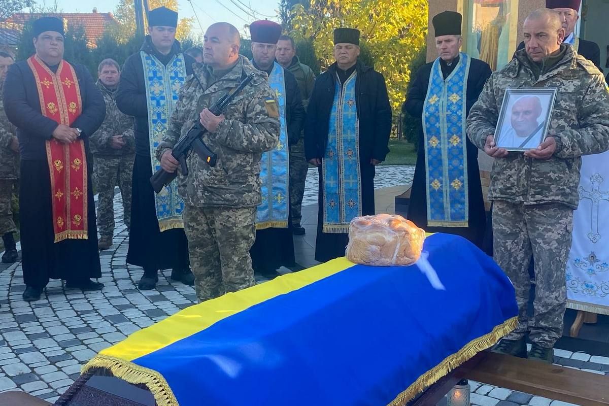 Городенківська громада зустріла загиблого Героя Дмитра Дяківа 13