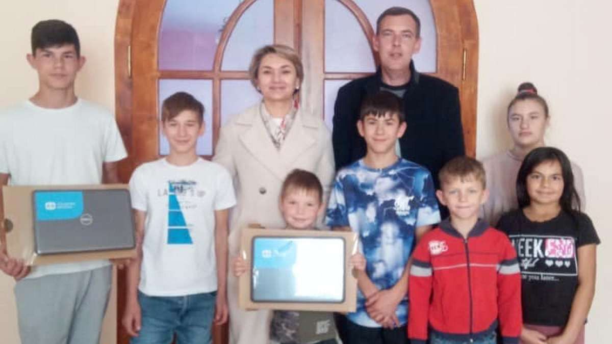 Вихованцям дитбудинку сімейного типу Городенки подарували два ноутбуки 4