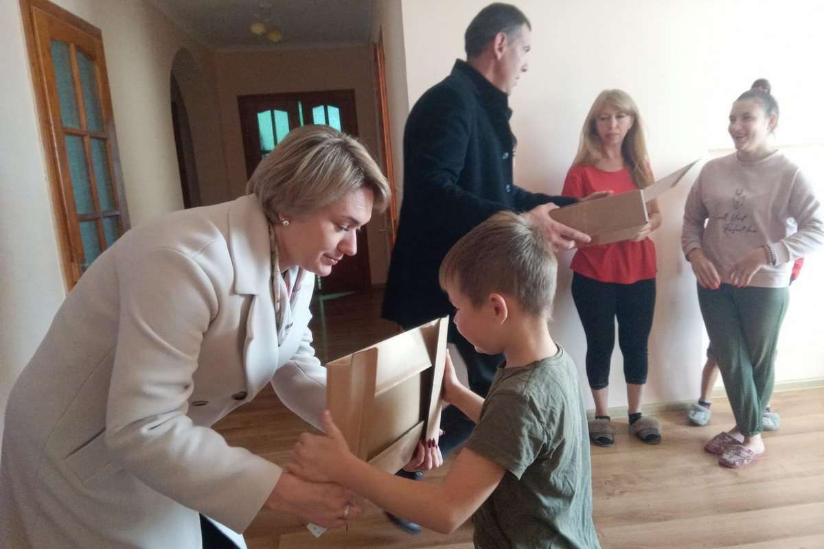 Вихованцям дитбудинку сімейного типу Городенки подарували два ноутбуки