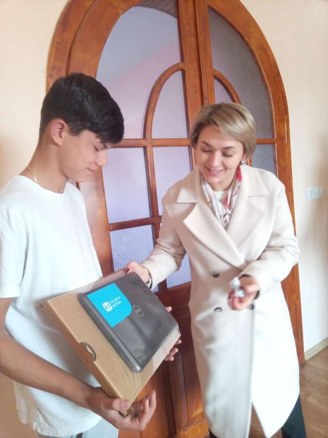 Вихованцям дитбудинку сімейного типу Городенки подарували два ноутбуки 3