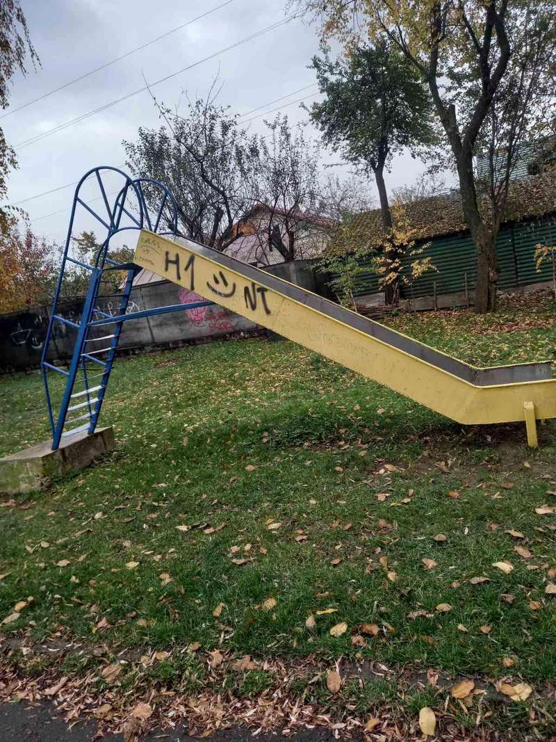 Що натворили вандали у Надвірній 3