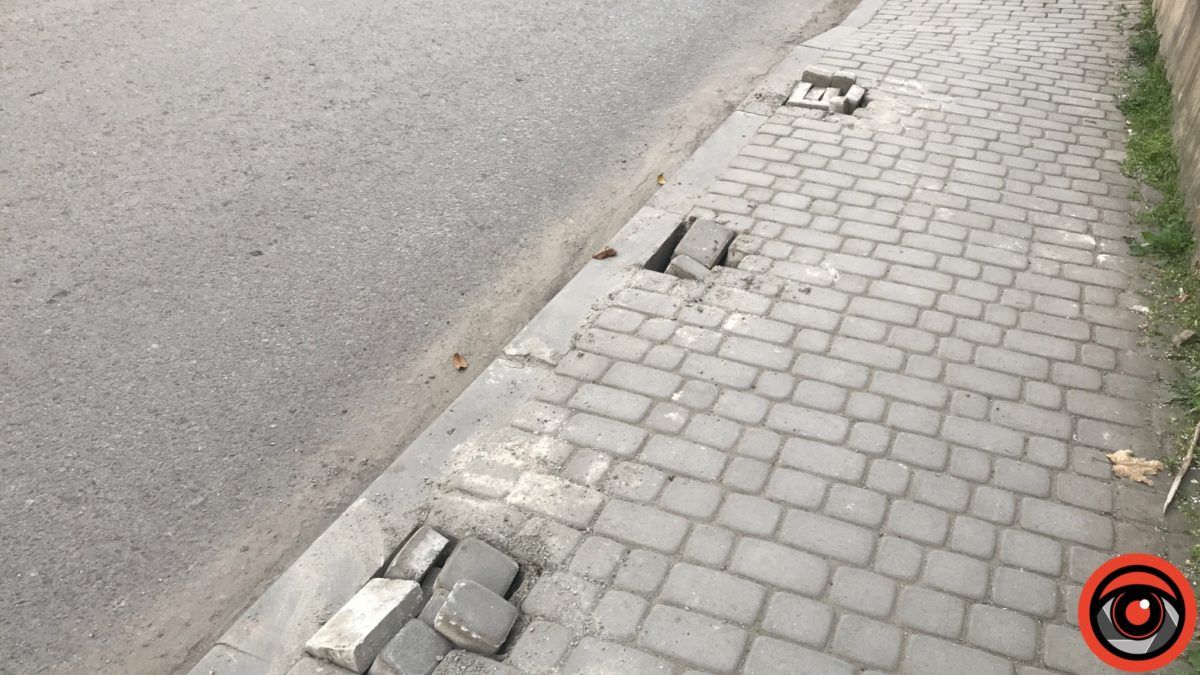 На перетині вулиць Чорновола та Валової встановили паркан 5