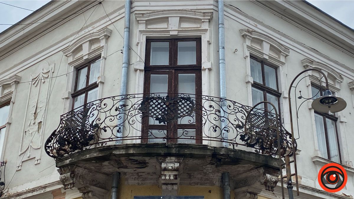 Погляньте вгору | Добірка найоригінальніших балкончиків Коломиї 15