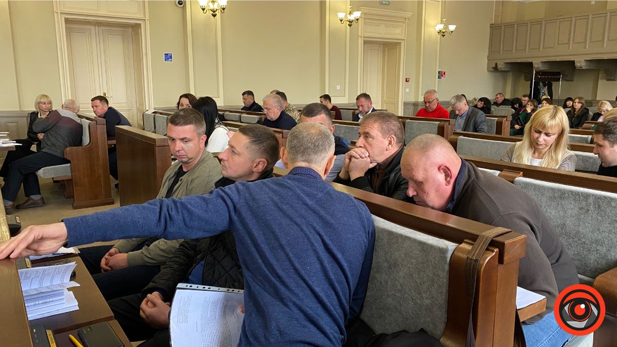 Хто з депутатів підтримав скандальне рішення про зміни меж берегів міського озера