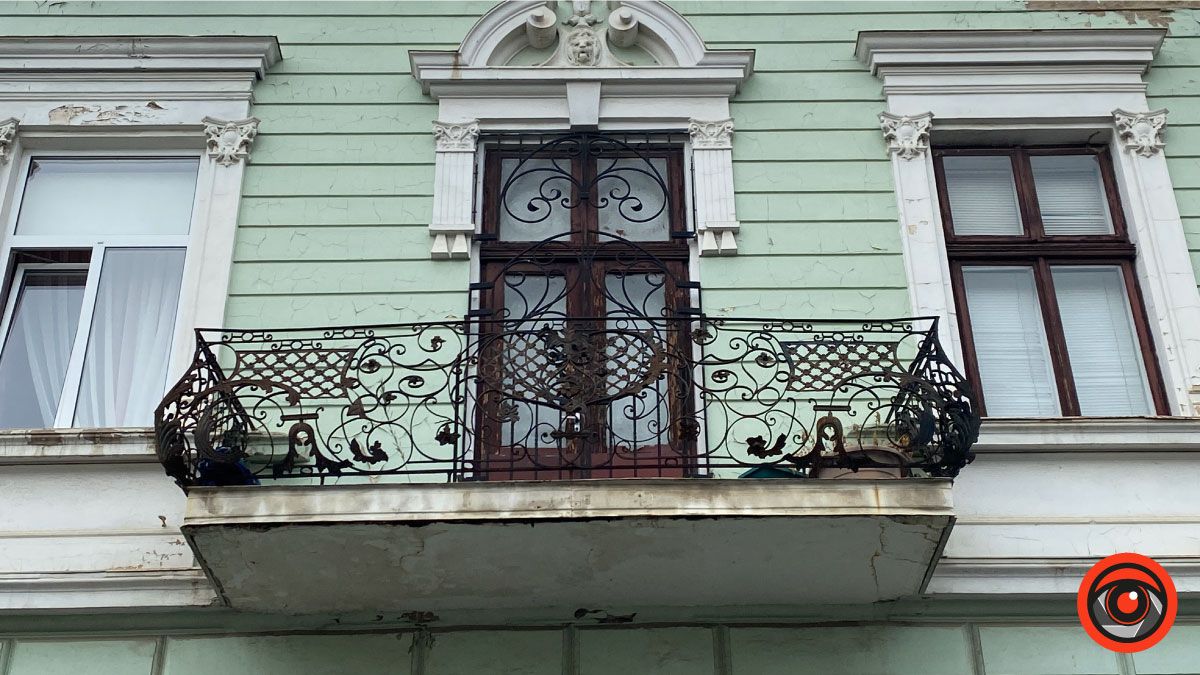 Погляньте вгору | Добірка найоригінальніших балкончиків Коломиї 16