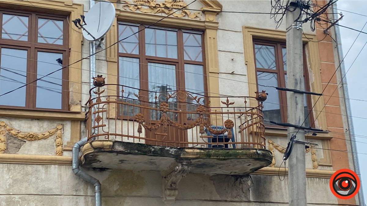 Погляньте вгору | Добірка найоригінальніших балкончиків Коломиї 6