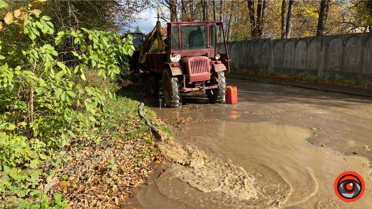 У Коломиї прорвало водопровідну трубу: тривають ремонтні роботи 5