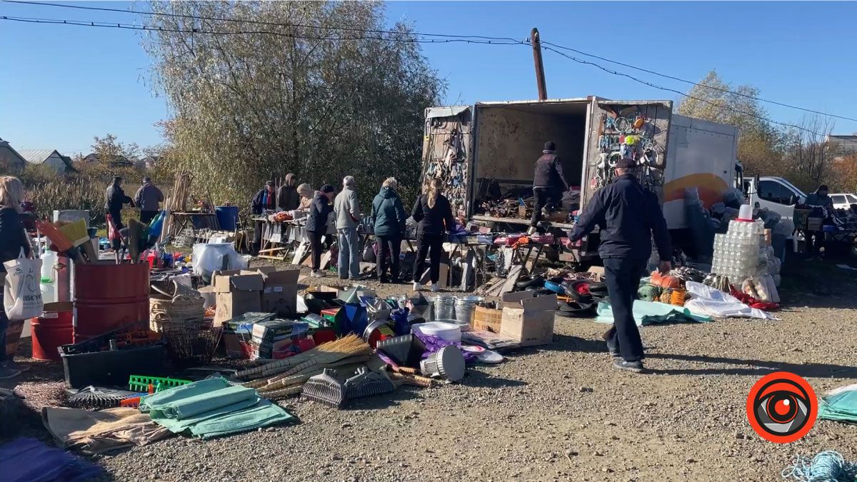 Базар в Отинії: місце, де є майже все