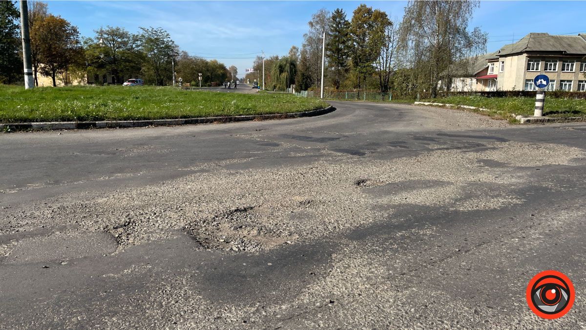 Попереду ями або як проїхати кільцеву розв'язку на Франківськ? 8