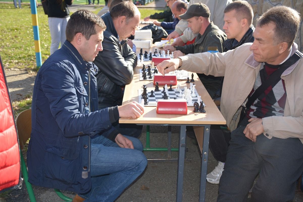 До Дня українського козацтва надвірнянці провели спартакіаду 6