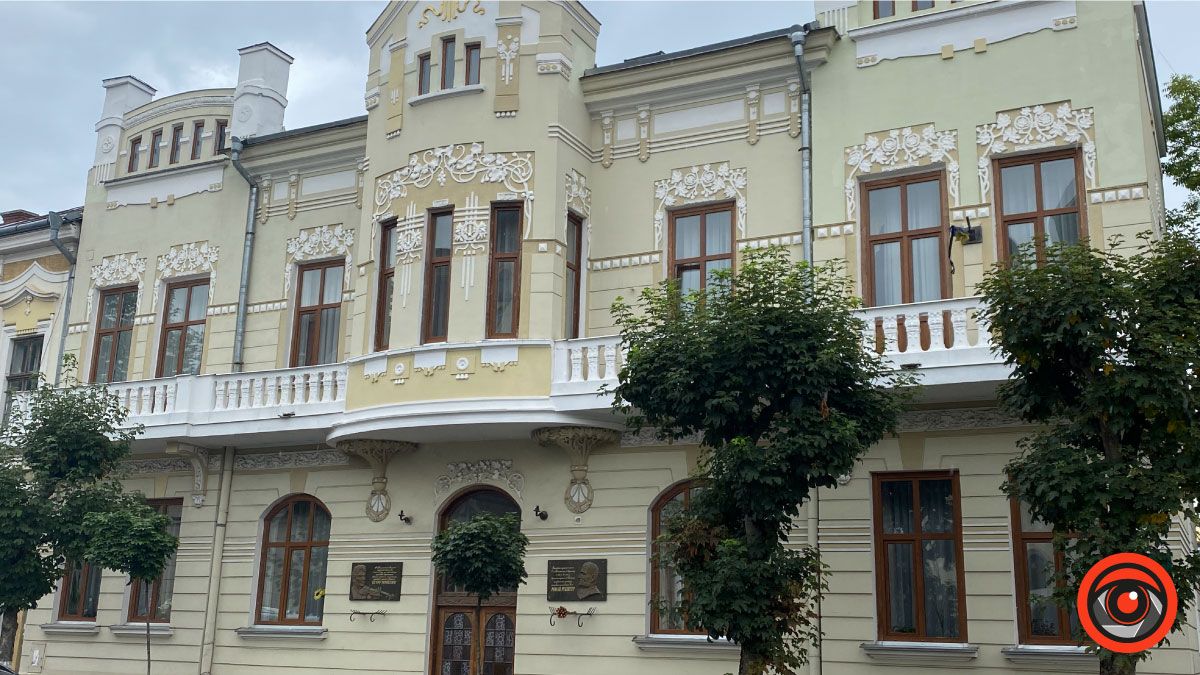 Погляньте вгору | Добірка найоригінальніших балкончиків Коломиї 4