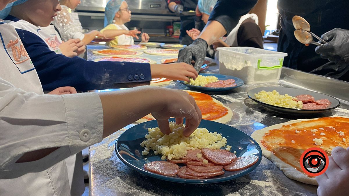 "Смачна пригода": як учні ліцею №9 вчились готувати піцу 4