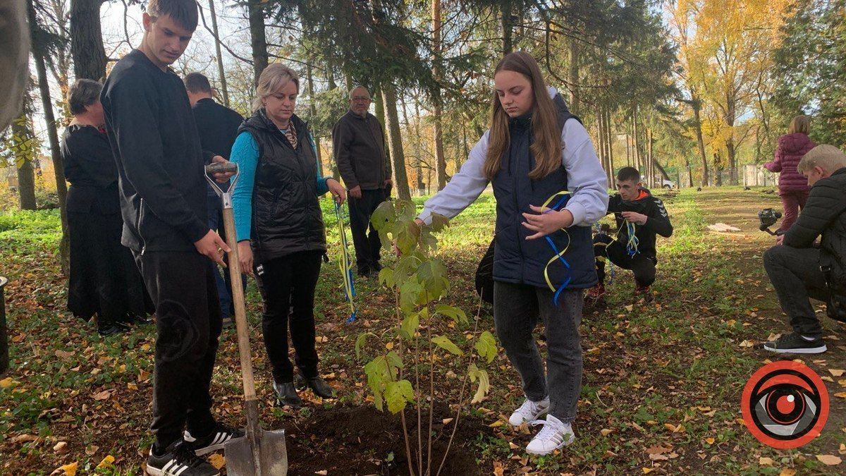 Алею пам'яті висадили біля реабілітаційного центру для військових у Ценяві 3