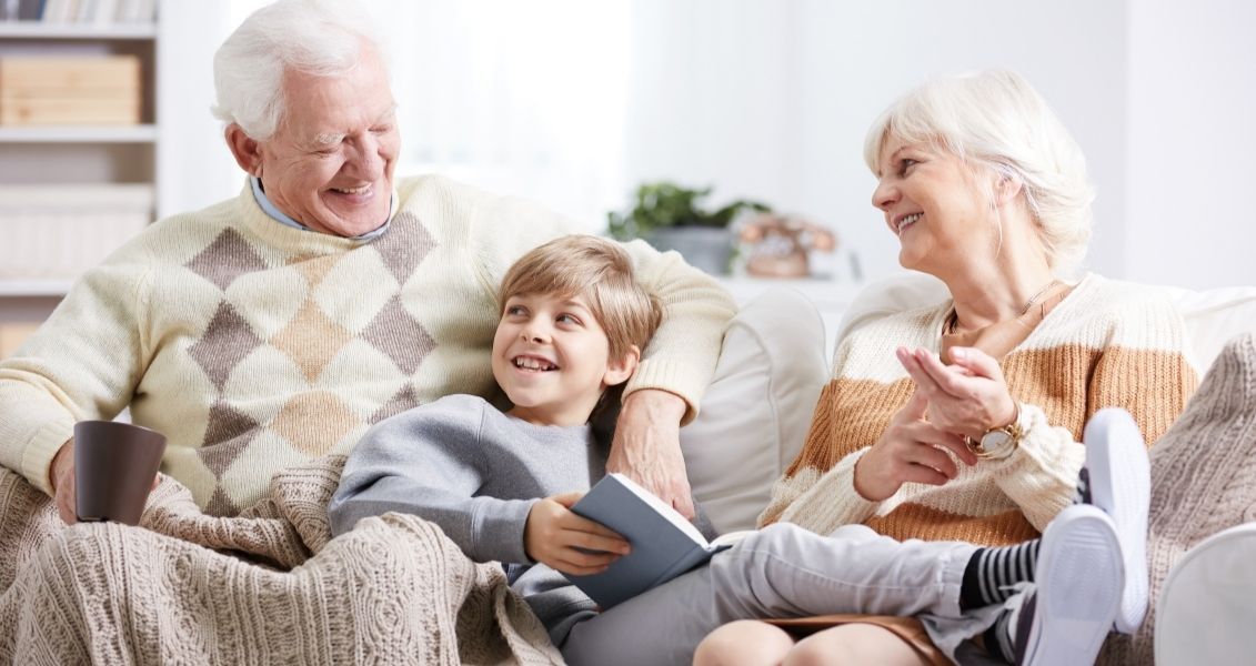 Привітайте бабусь і дідусів: яке свято 28 жовтня? 1