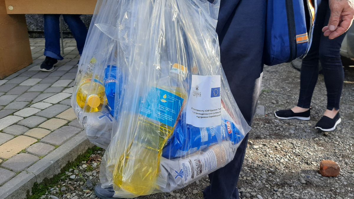 У Космачі сім'ї ВПО отримали продуктові набори 2