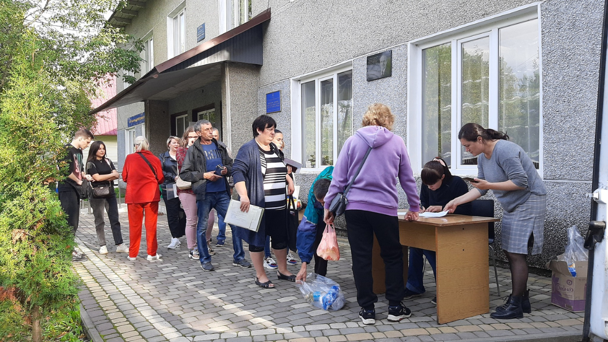 У Космачі сім'ї ВПО отримали продуктові набори