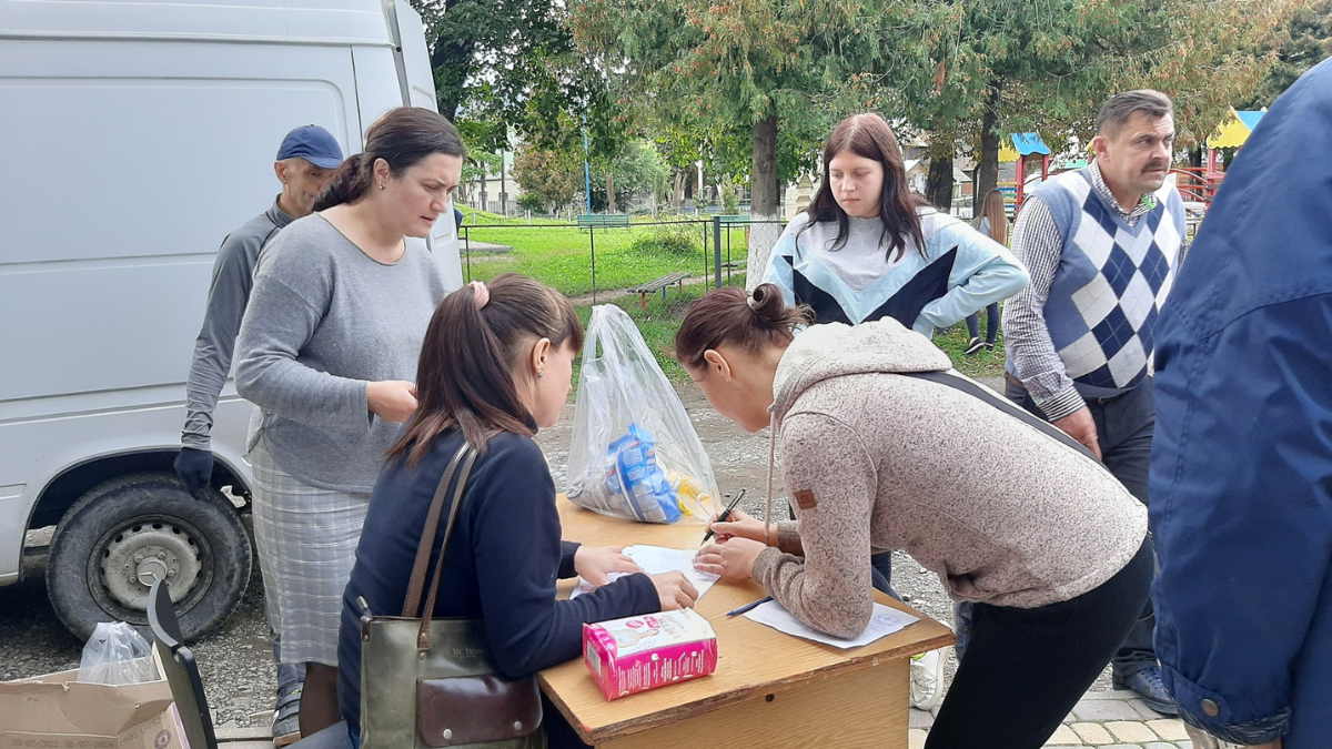 У Космачі сім'ї ВПО отримали продуктові набори 4
