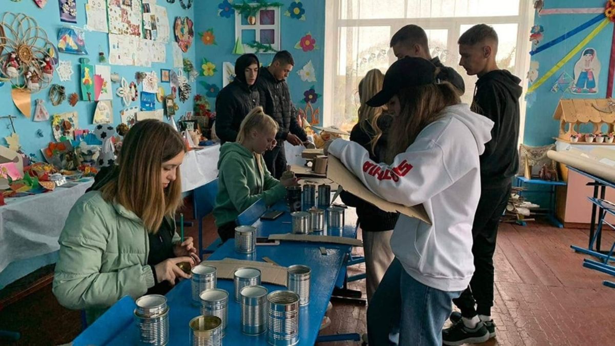 У Городенці діти виготовили 275 окопних свічок 5