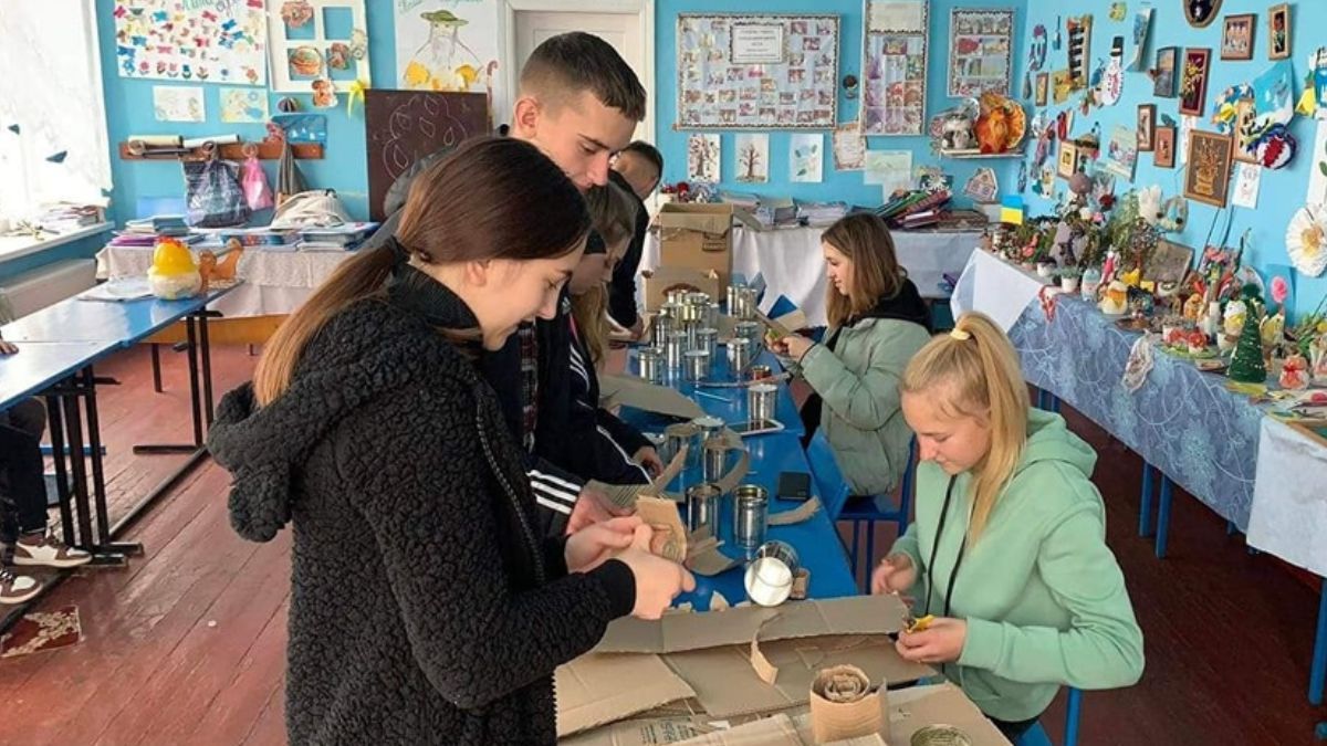 У Городенці діти виготовили 275 окопних свічок 4