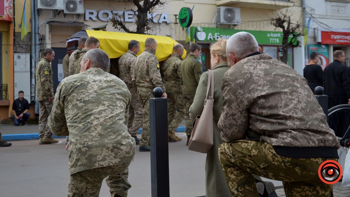 Коломия попрощалася із військовим Андрієм Ткаченком 12