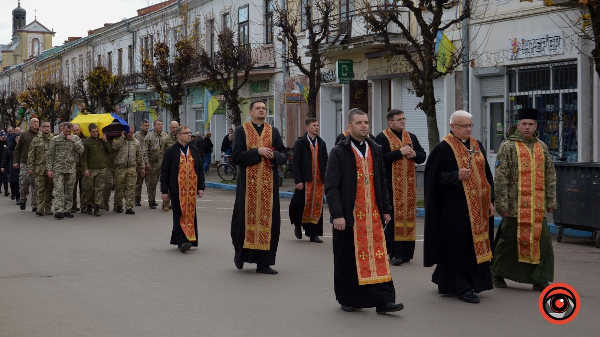 Коломия попрощалася із військовим Андрієм Ткаченком 14