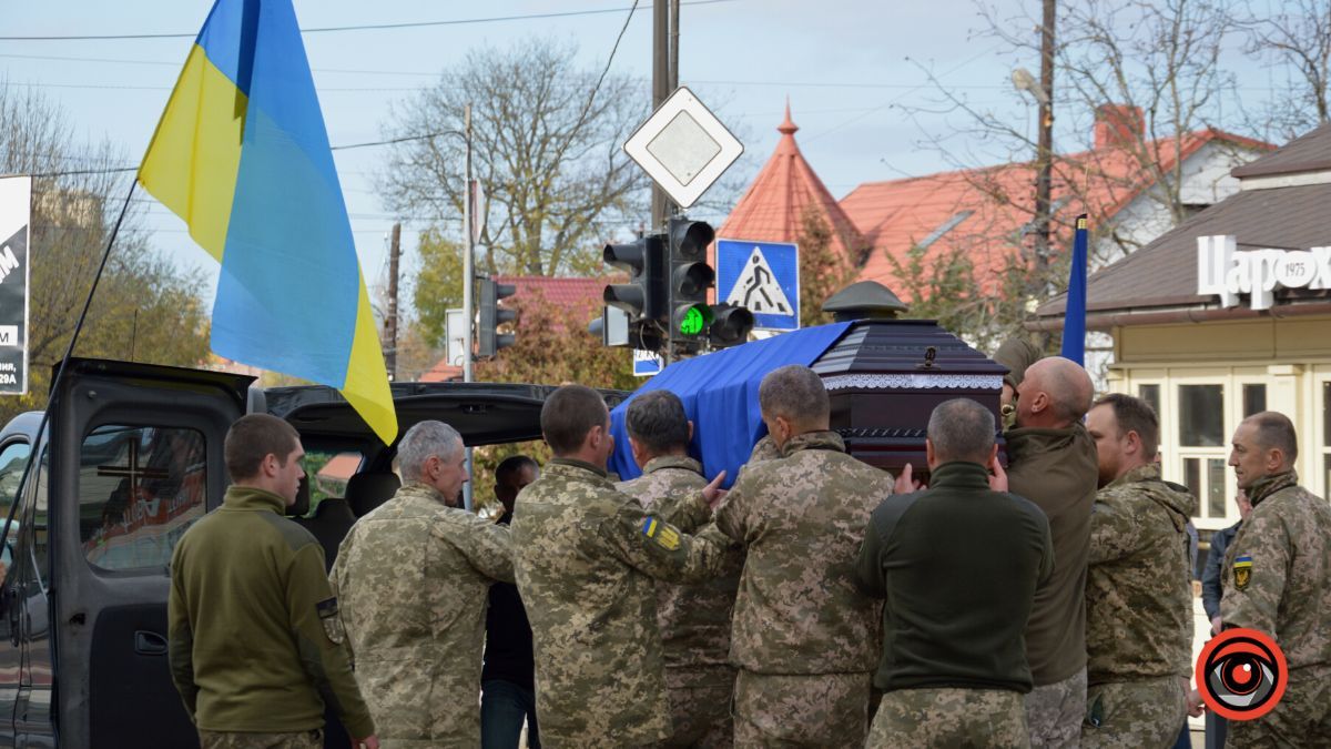 Коломия попрощалася із військовим Андрієм Ткаченком 18