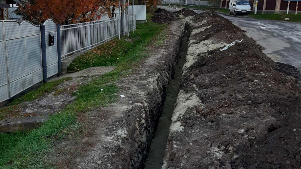 На Городенківщині продовжують ремонтувати водогін | Фоторепортаж