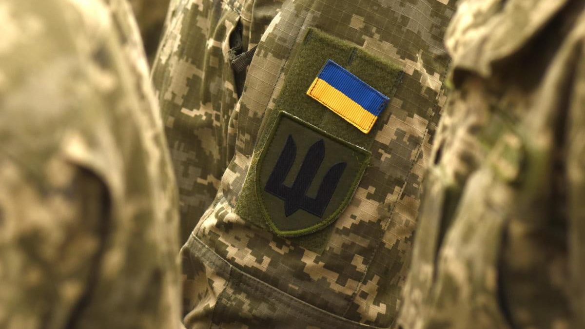 Городенківщина передала автомобіль та теплий одяг військовим на фронт
