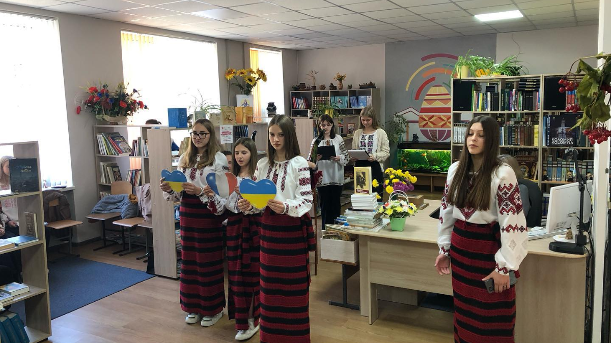 Коломийський ліцей №5 отримав в подарунок художні книги з Франції 3