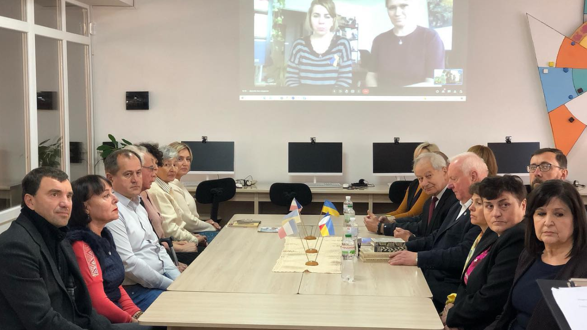 Коломийський ліцей №5 отримав в подарунок художні книги з Франції 1