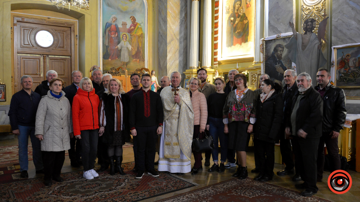 Недільна Літургія у Михайлівському Соборі завершилась Почаївським кантом 6