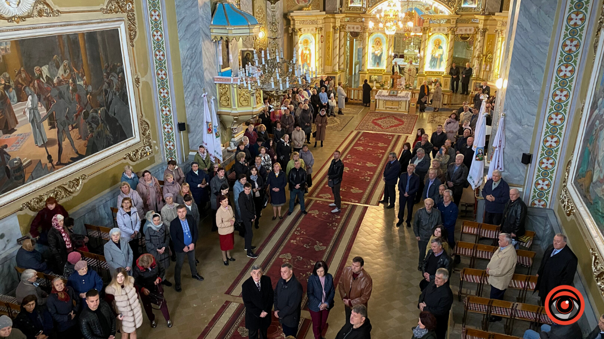 Недільна Літургія у Михайлівському Соборі завершилась Почаївським кантом 4
